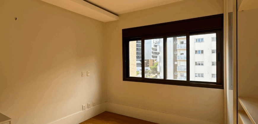 Apartamento no Ed. Mansões Britania