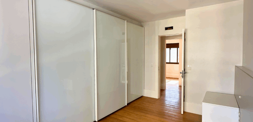Apartamento no Ed. Mansões Britania